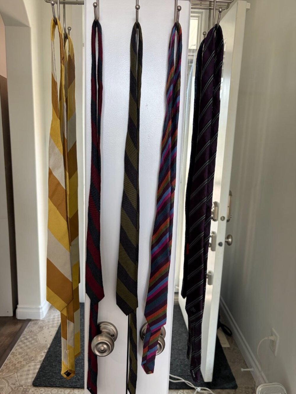 LOT OF 5 - Skinny ties (Etro, Band of Brothers, Hugo Boss)